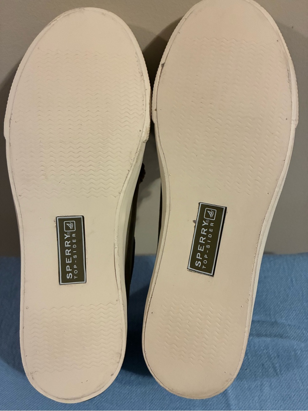 Sperry Olive Suede Boat Sneakers with Tan Laces NWOT - Picture 4 of 5